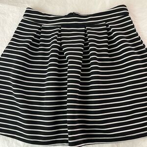 Women’s Primi Mini Skirt Size Small Black White Striped Textured